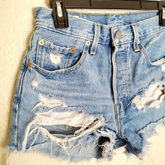 Levi's x Aritzia 501 distressed denim button fly shorts sz 26 - Picture 9 of 10